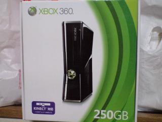 Xbox 360 S 250GB。